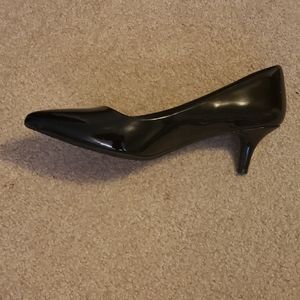 Black patent kitten heels size 7